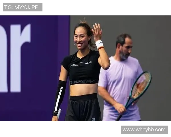 足球场上的风采与魅力 盘点那些与球星携手的美女们